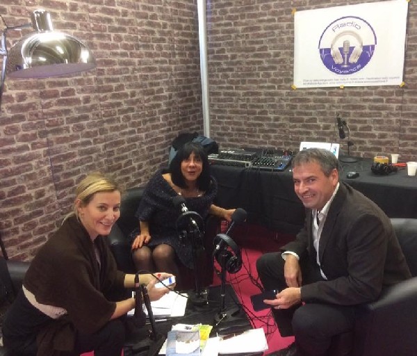 en direct de Radio Voyance avec les animatrices Manon et Shimene lors du salon de Aubagne 2017